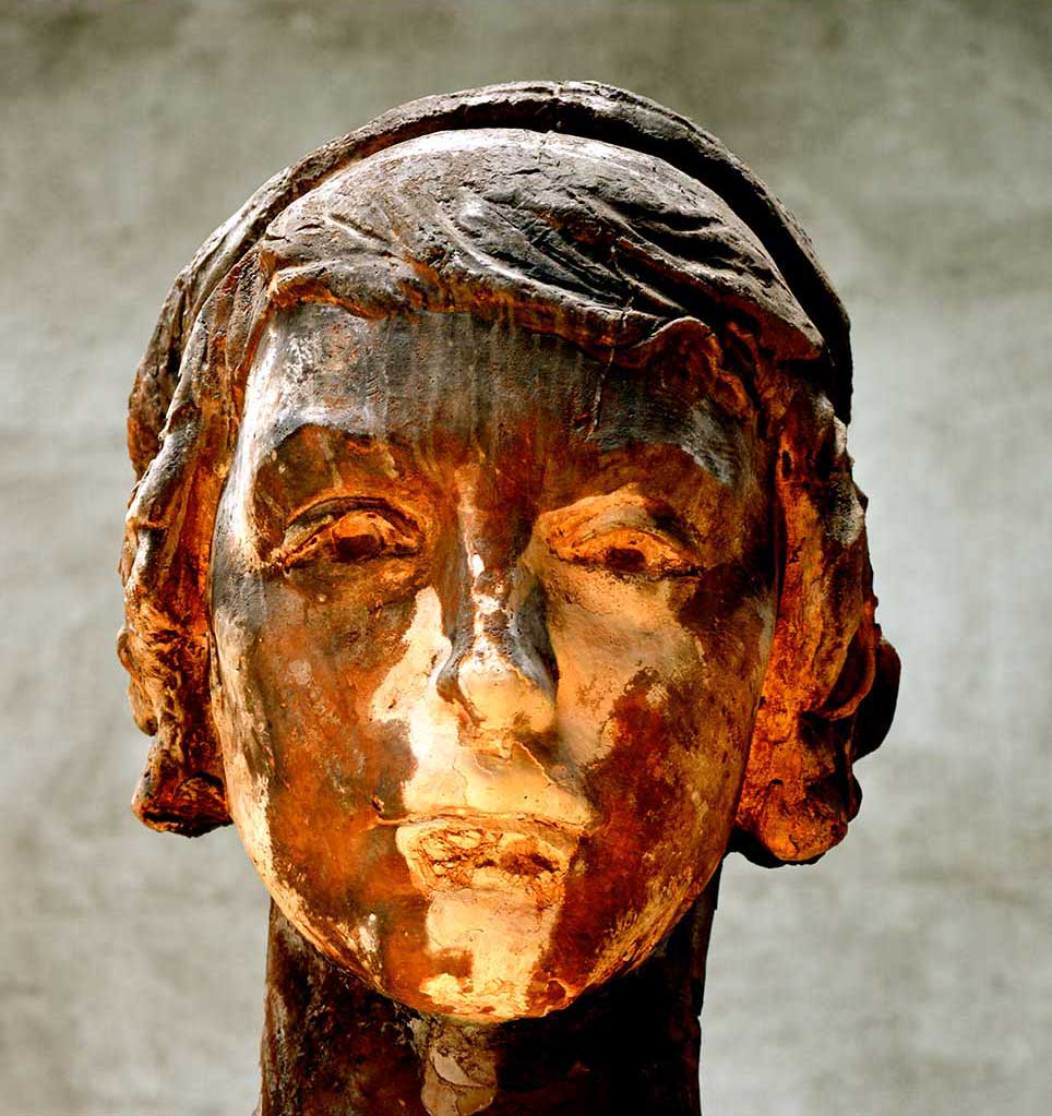 gold, sculpture, woman, San Francisco, profile, shadow, face, light